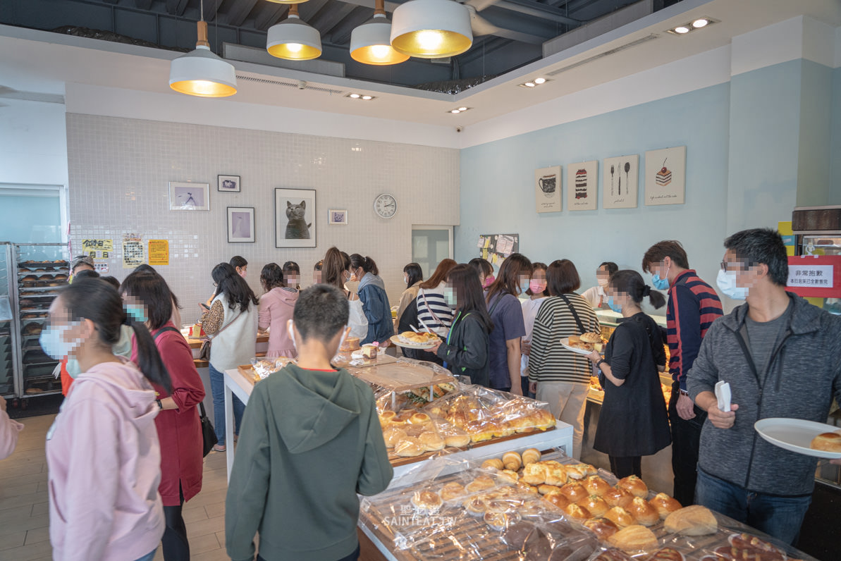 貓尾巴》超熱門大排隊的嘉義美食！俗擱大碗的嘉義甜點店，不要再買泡芙了，該買的是其他甜點！！