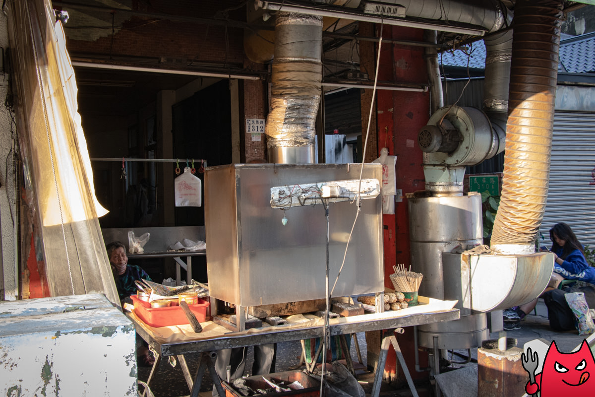 嘉義阿婆烤玉米》要等9小時的玉米，號稱嘉義必吃美食？真的有這麼好吃嗎？有必要排隊嗎？