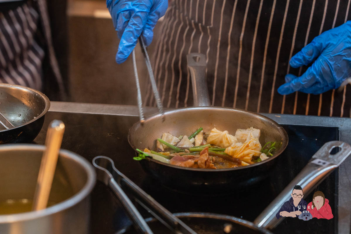 國泰萬怡MJ KITCHEN吃到飽》用61折優惠餐券來吃假日晚餐，難以推薦的自助餐。