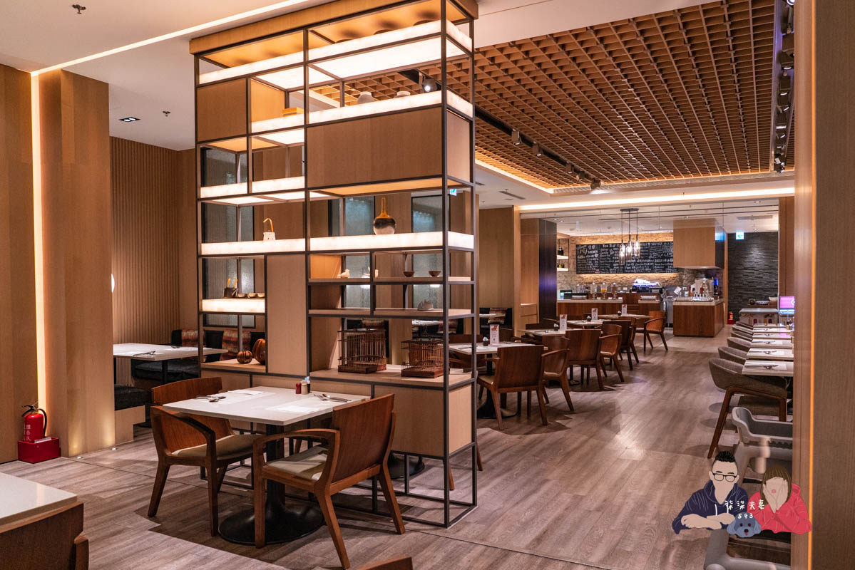 國泰萬怡MJ KITCHEN吃到飽》用61折優惠餐券來吃假日晚餐，難以推薦的自助餐。