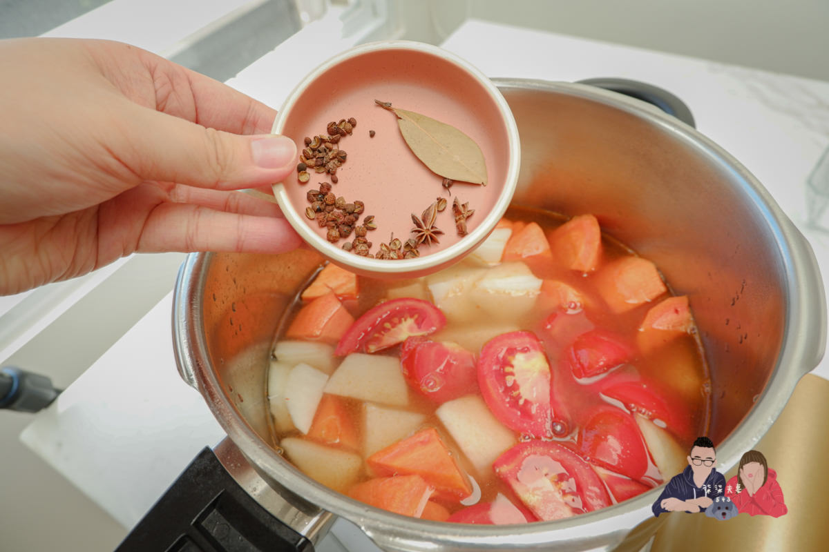 紅燒番茄牛肉麵食譜》5分鐘教你快速做出紅燒牛肉麵，我居然意外複製了滿漢大餐的味道？