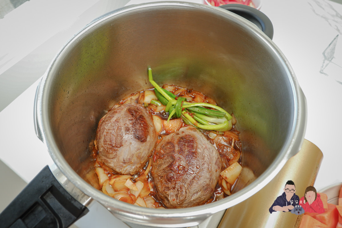 紅燒番茄牛肉麵食譜》5分鐘教你快速做出紅燒牛肉麵，我居然意外複製了滿漢大餐的味道？