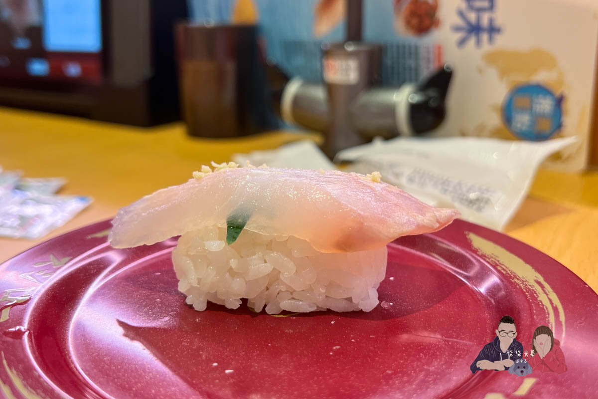 壽司郎美食圖鑑》吃過的91款餐點/甜點,哪些推薦哪些雷?期間限定好吃嗎?持續更新中! - 第43張圖 壽司郎昆布風味比目魚-2