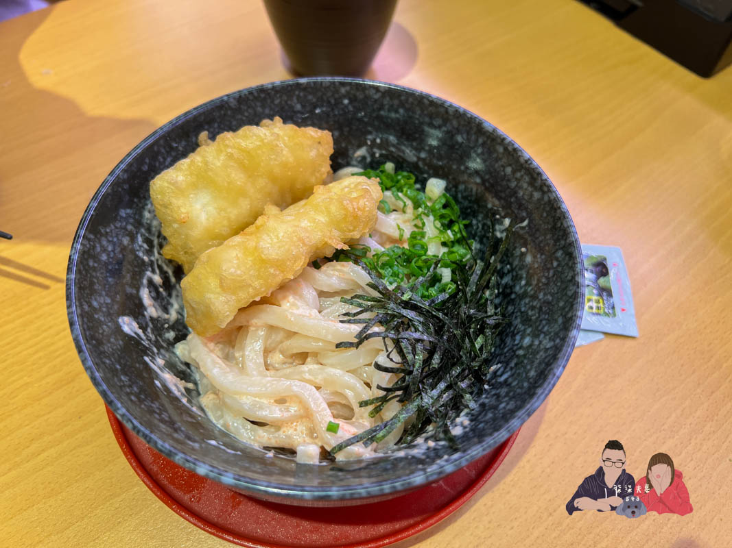 壽司郎美食圖鑑》吃過的91款餐點/甜點,哪些推薦哪些雷?期間限定好吃嗎?持續更新中! - 第70張圖 壽司郎炸花枝明太子烏龍拌麵 (1)