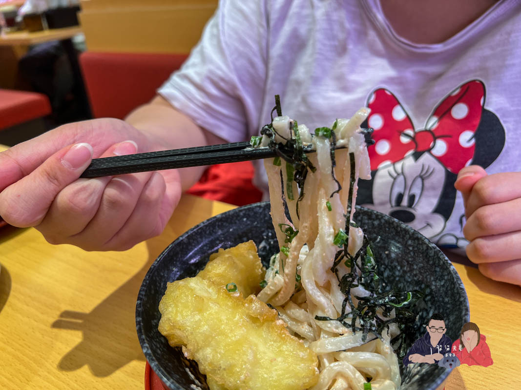 壽司郎美食圖鑑》吃過的91款餐點/甜點,哪些推薦哪些雷?期間限定好吃嗎?持續更新中! - 第71張圖 壽司郎炸花枝明太子烏龍拌麵 (2)