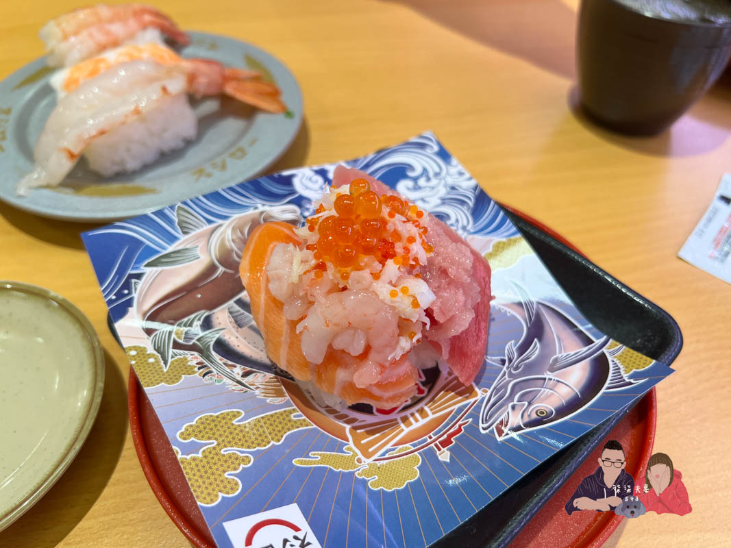 壽司郎美食圖鑑》吃過的91款餐點/甜點,哪些推薦哪些雷?期間限定好吃嗎?持續更新中! - 第98張圖 壽司郎豪華海鮮總匯 (2)