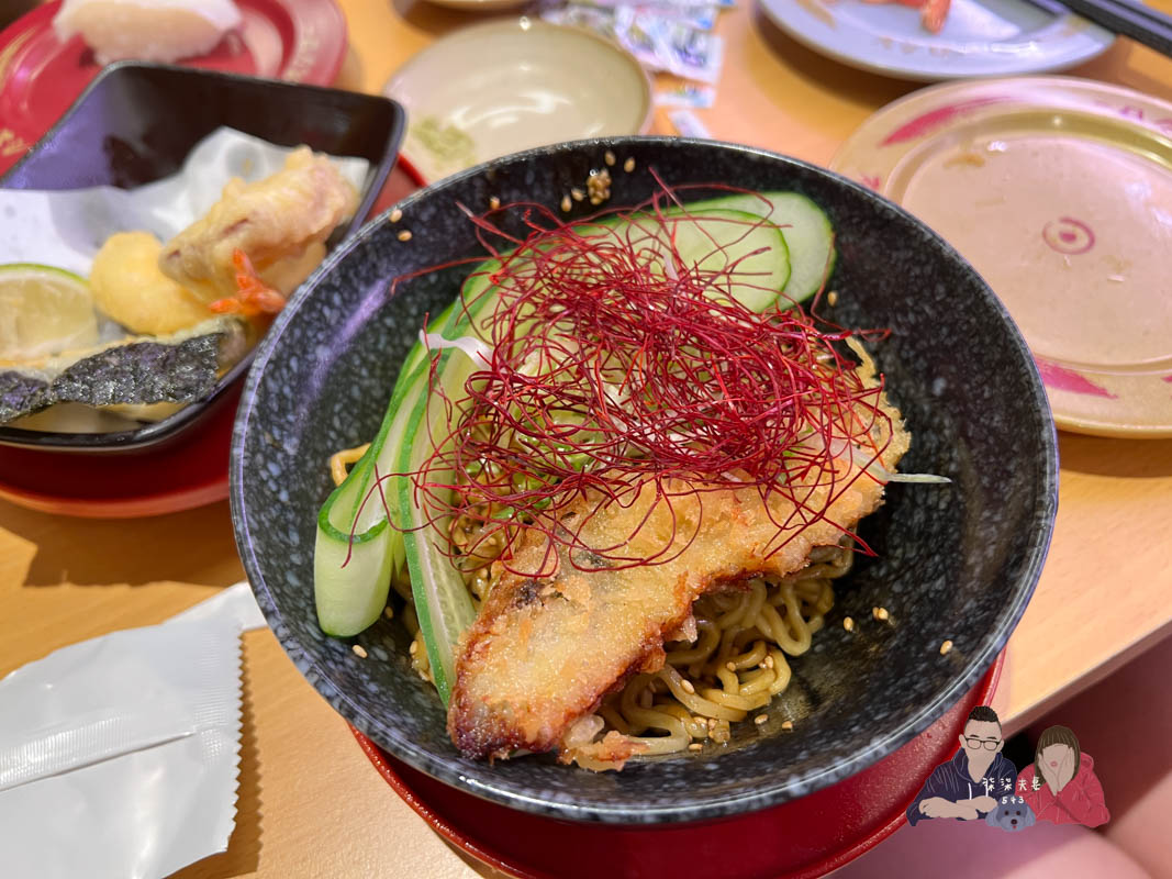 壽司郎美食圖鑑》吃過的91款餐點/甜點,哪些推薦哪些雷?期間限定好吃嗎?持續更新中! - 第92張圖 壽司郎酥炸鰻魚椒麻拌麵