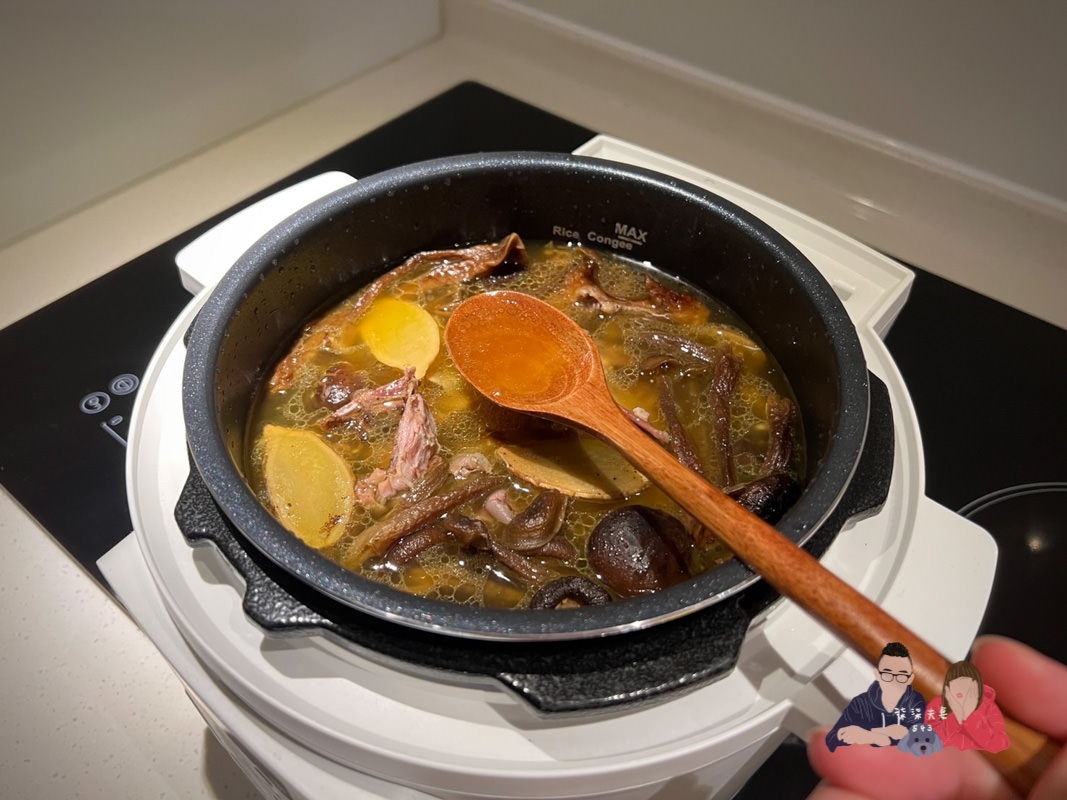 大仁哥蔗香脆皮桶仔雞》真的有這麼好吃嗎？刷手速才搶得到爆紅烤雞！