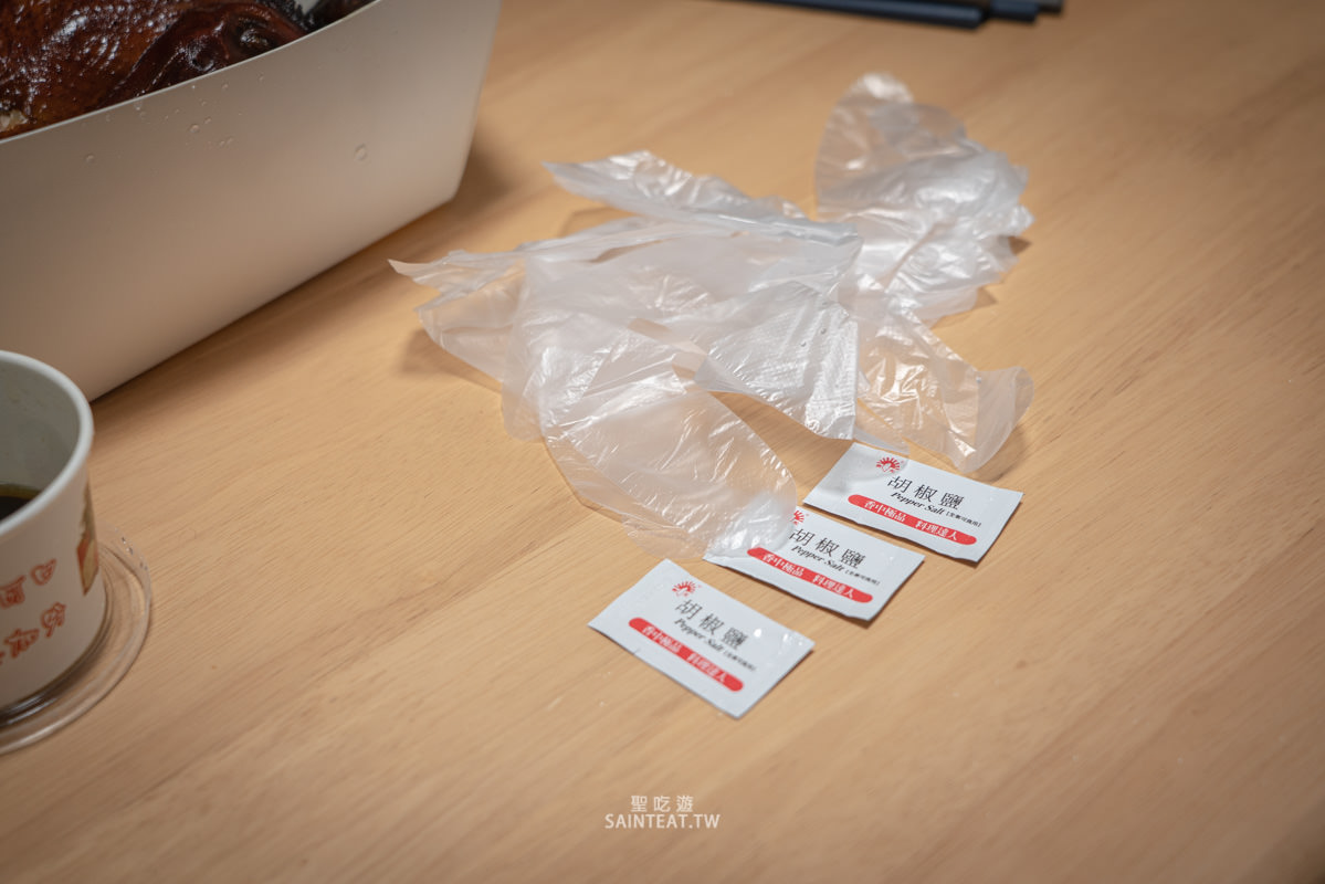 大仁哥蔗香脆皮桶仔雞》真的有這麼好吃嗎？刷手速才搶得到爆紅烤雞！