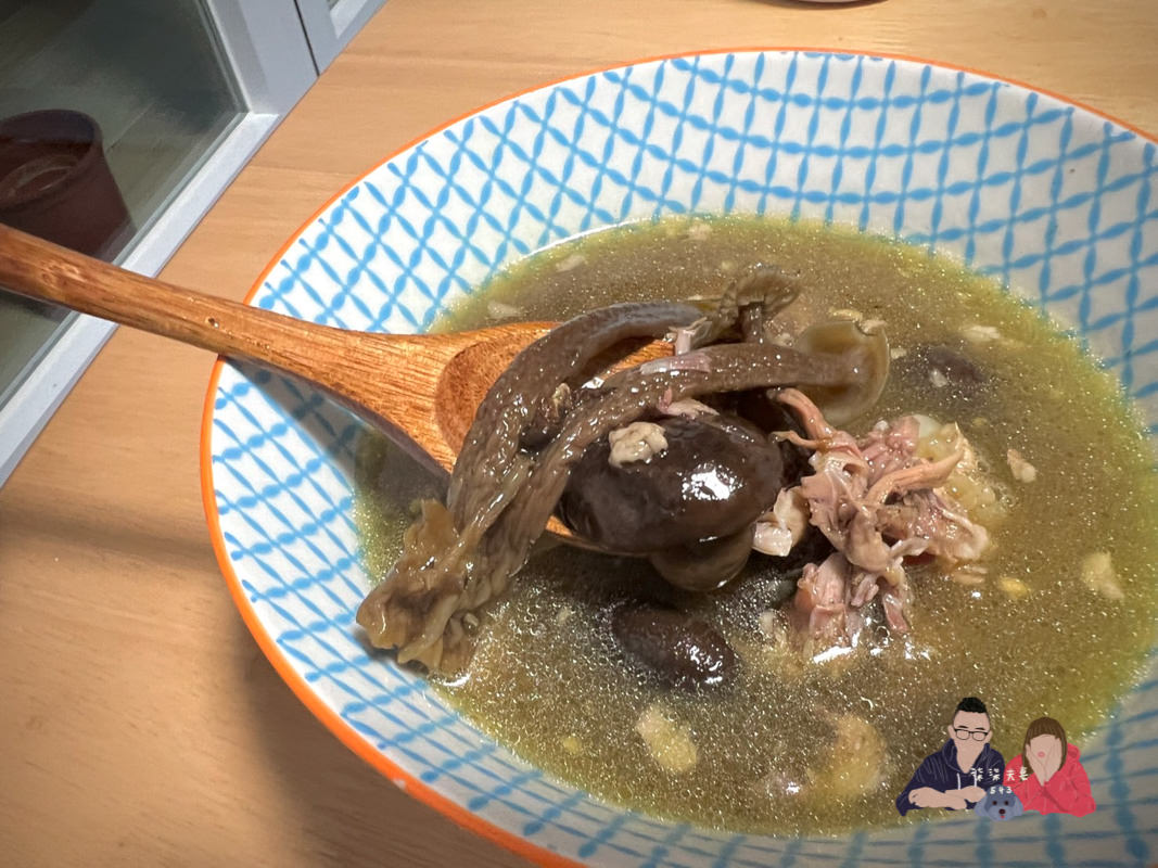 大仁哥蔗香脆皮桶仔雞》真的有這麼好吃嗎？刷手速才搶得到爆紅烤雞！