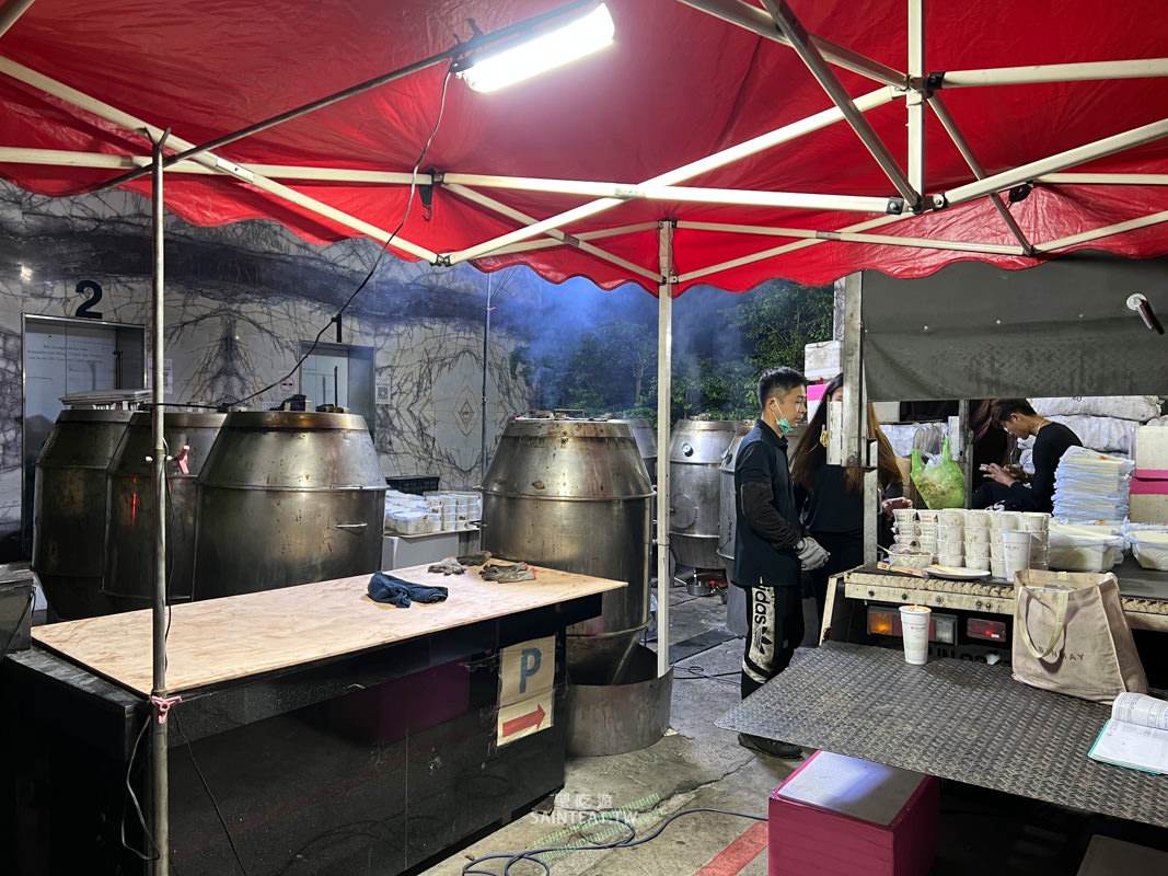 大仁哥蔗香脆皮桶仔雞》真的有這麼好吃嗎？刷手速才搶得到爆紅烤雞！