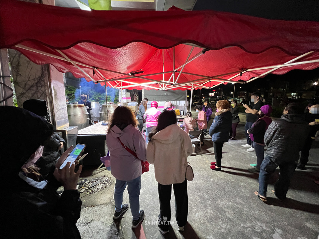 大仁哥蔗香脆皮桶仔雞》真的有這麼好吃嗎？刷手速才搶得到爆紅烤雞！