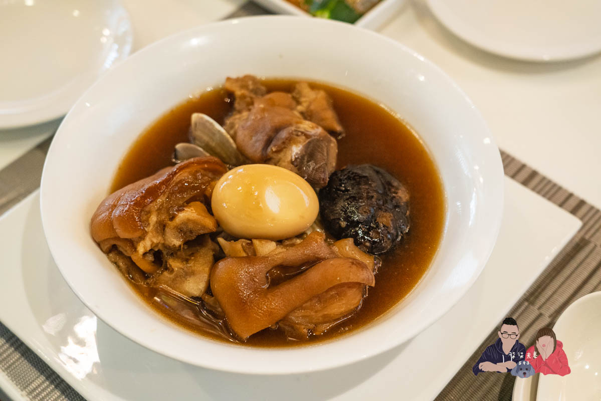 天下三絕》貴但物有所值的台北牛肉麵名店，生日還有免費豬腳麵可以吃，無愧連續4年的米其林餐盤餐廳！