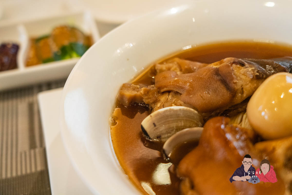 天下三絕》貴但物有所值的台北牛肉麵名店，生日還有免費豬腳麵可以吃，無愧連續4年的米其林餐盤餐廳！
