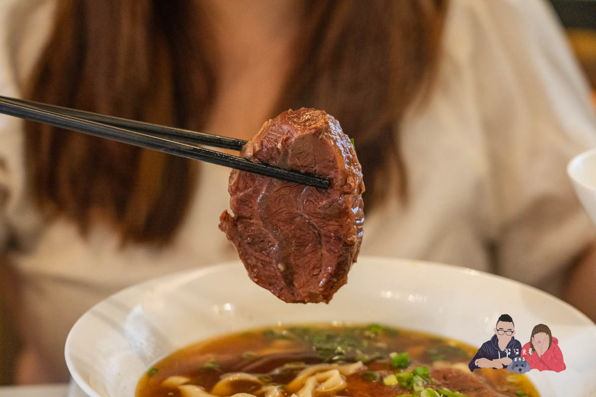 天下三絕》貴但物有所值的台北牛肉麵名店，生日還有免費豬腳麵可以吃，無愧連續4年的米其林餐盤餐廳！