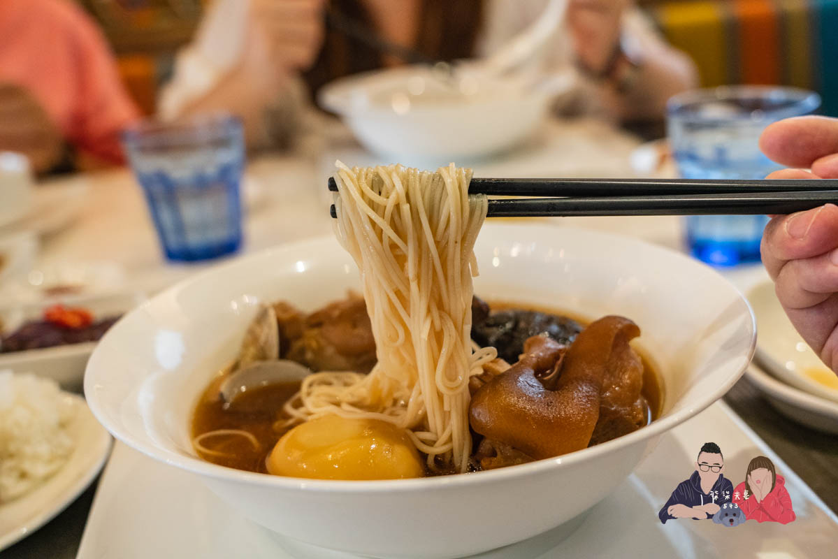 天下三絕》貴但物有所值的台北牛肉麵名店，生日還有免費豬腳麵可以吃，無愧連續4年的米其林餐盤餐廳！