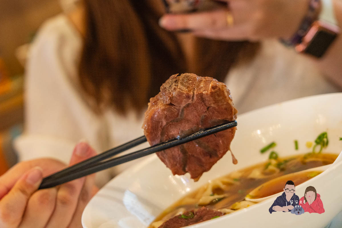 天下三絕》貴但物有所值的台北牛肉麵名店，生日還有免費豬腳麵可以吃，無愧連續4年的米其林餐盤餐廳！