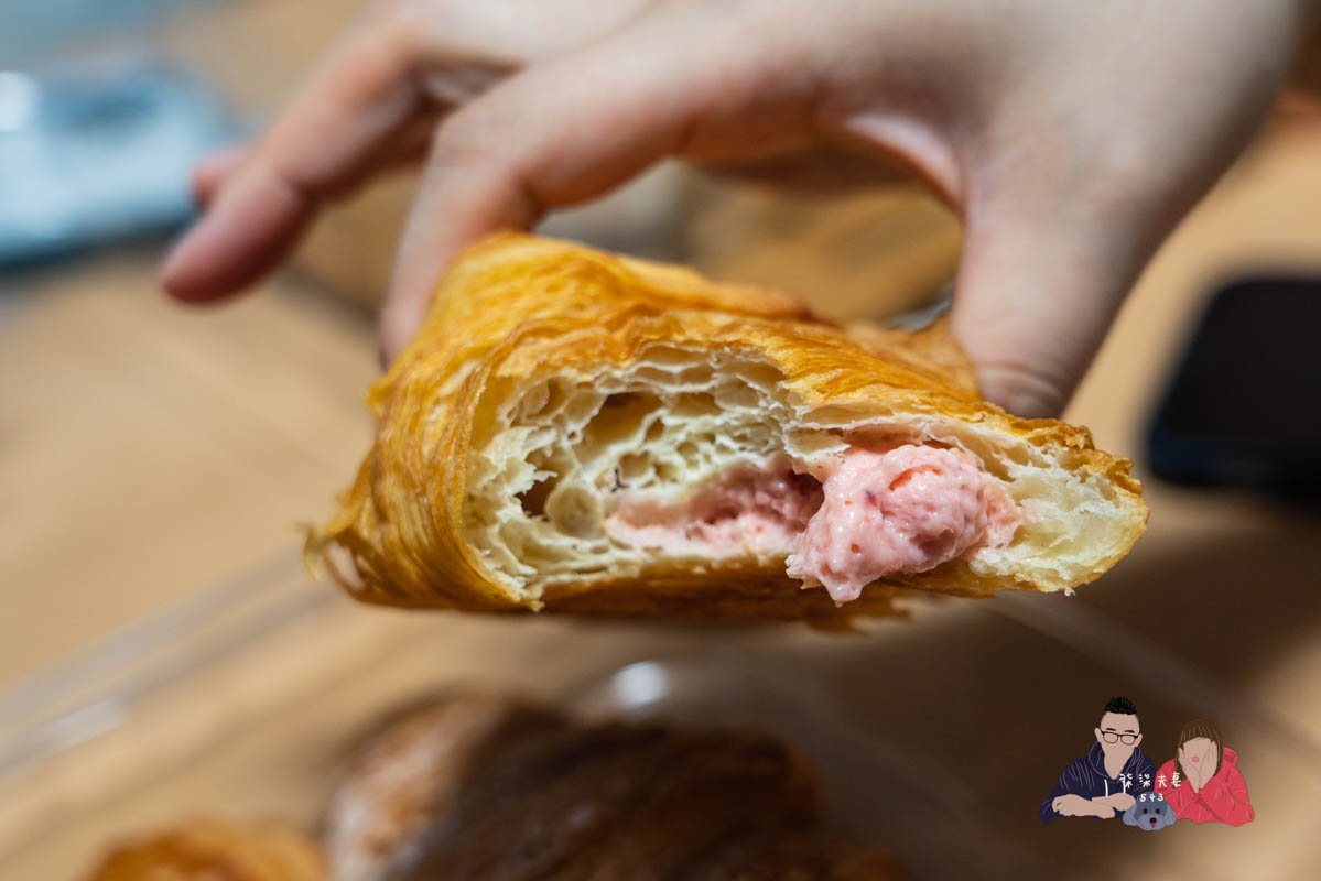 綜合草莓卡士達可鬆麵包評價》好事多甜點開箱,爆漿甜點值得買嗎? - 第8張圖 綜合草莓卡士達可鬆麵包評價》好事多甜點開箱,爆漿甜點值得買嗎?