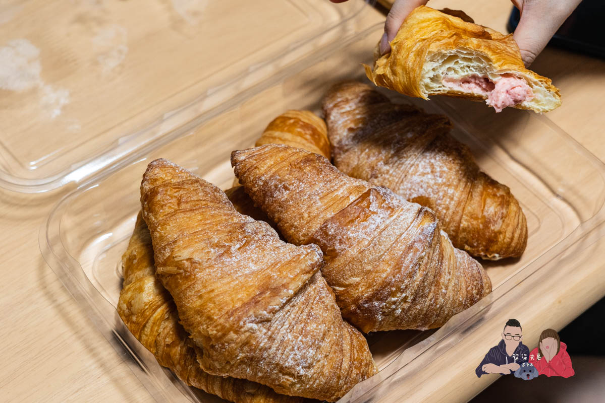 綜合草莓卡士達可鬆麵包評價》好事多甜點開箱,爆漿甜點值得買嗎? - 第2張圖 綜合草莓卡士達可鬆麵包評價》好事多甜點開箱,爆漿甜點值得買嗎?