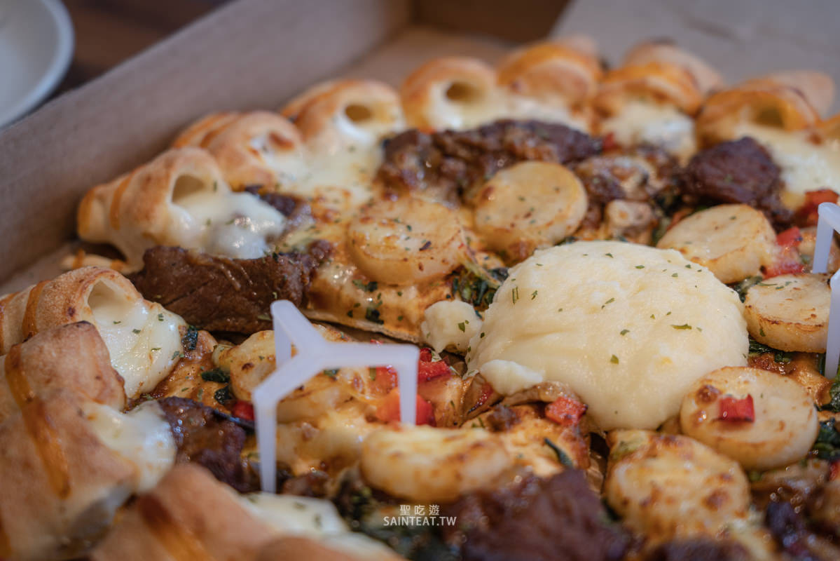 必勝客威士忌牛排干貝比薩+義大利麵》我覺得比較像是厚切鐵板牛柳披薩哈哈。必勝客義大利麵還不錯。