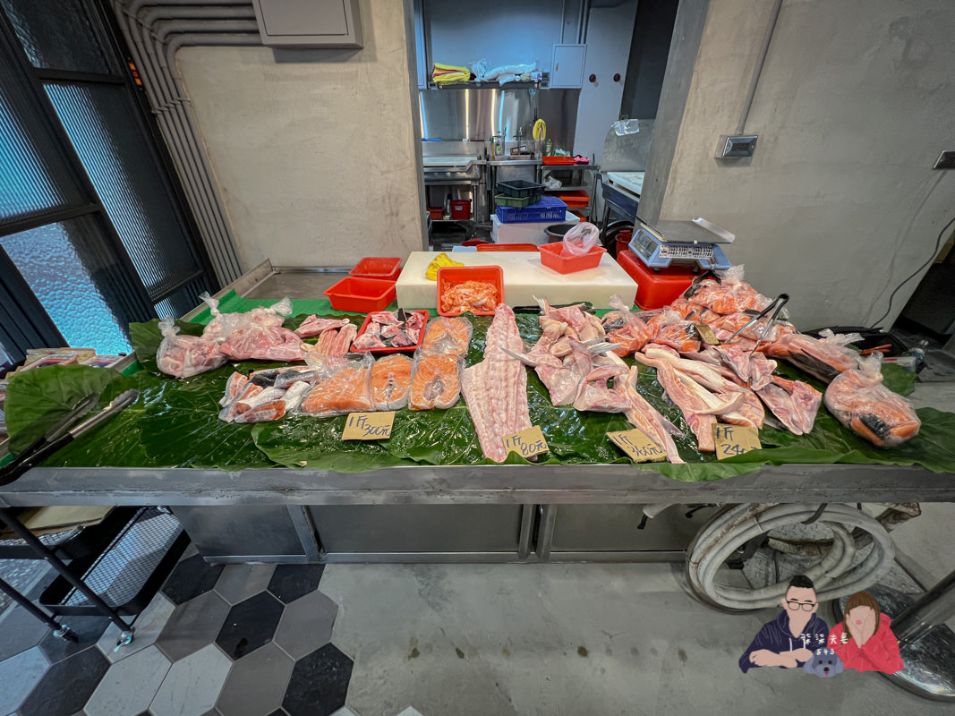 安安生魚片專賣店》安安海鮮搬家了！濱江市場生魚片名店有店面了～