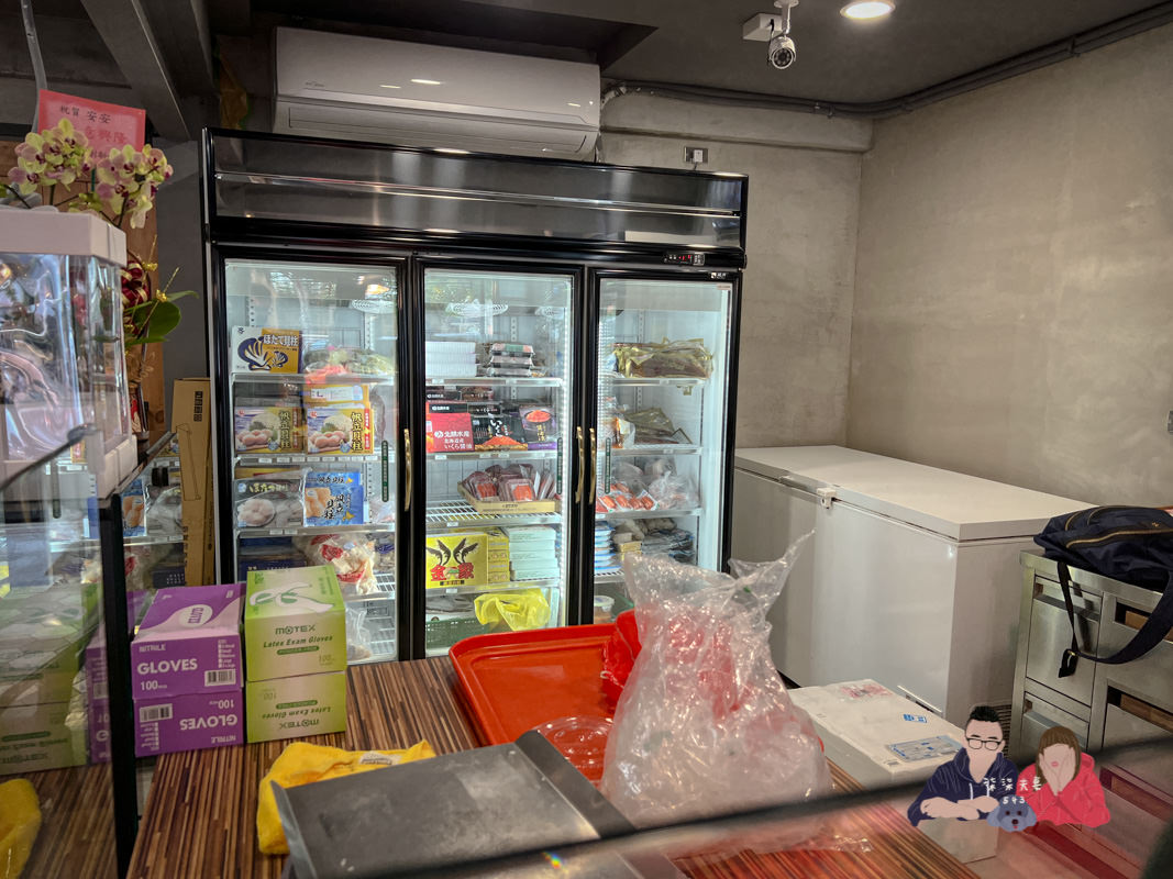 安安生魚片專賣店》安安海鮮搬家了！濱江市場生魚片名店有店面了～