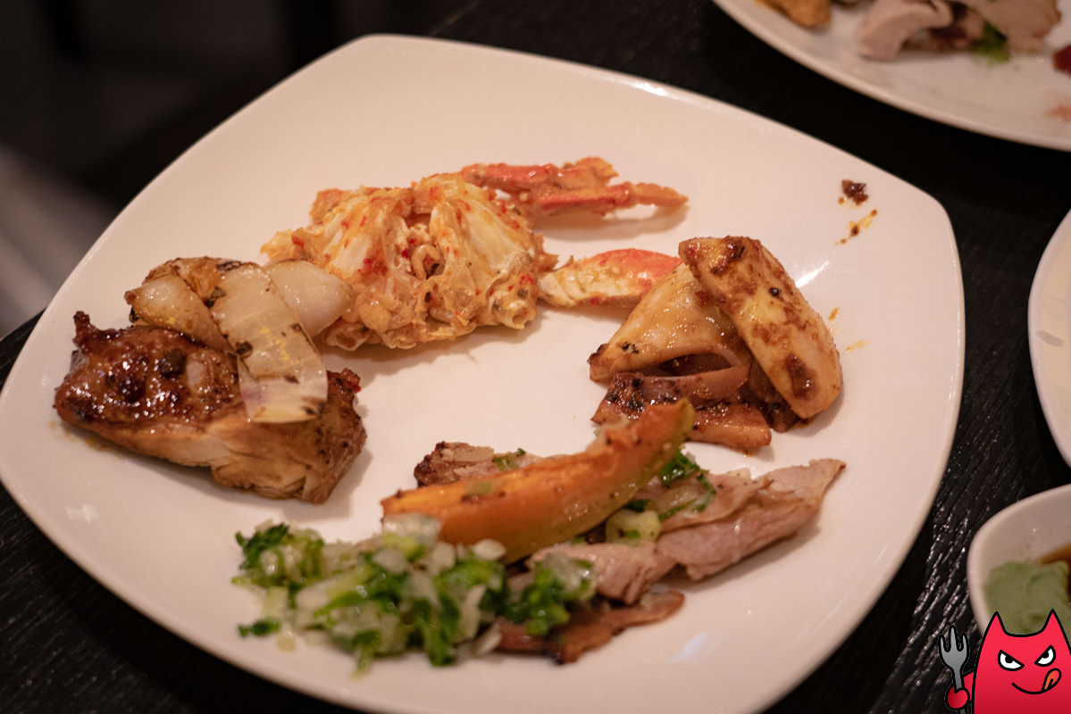 台北寒舍艾美酒店探索廚房平日下午茶吃到飽》甜點真的很強，但其他菜色略顯敷衍，原價吃性價比不太高。