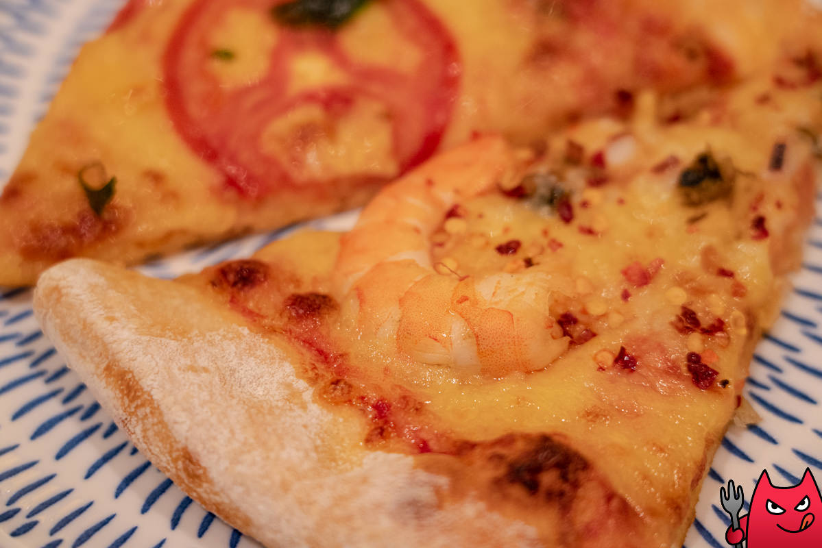 台北寒舍艾美酒店探索廚房平日下午茶吃到飽》甜點真的很強，但其他菜色略顯敷衍，原價吃性價比不太高。