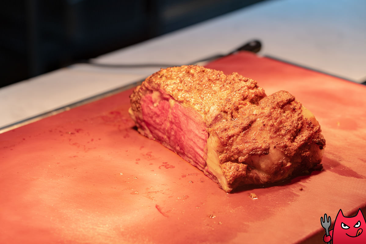 台北寒舍艾美酒店探索廚房平日下午茶吃到飽》甜點真的很強，但其他菜色略顯敷衍，原價吃性價比不太高。