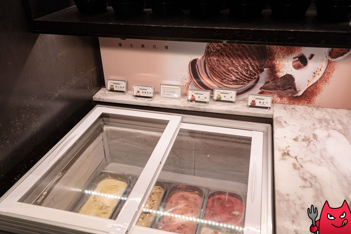 台北寒舍艾美酒店探索廚房平日下午茶吃到飽》甜點真的很強，但其他菜色略顯敷衍，原價吃性價比不太高。