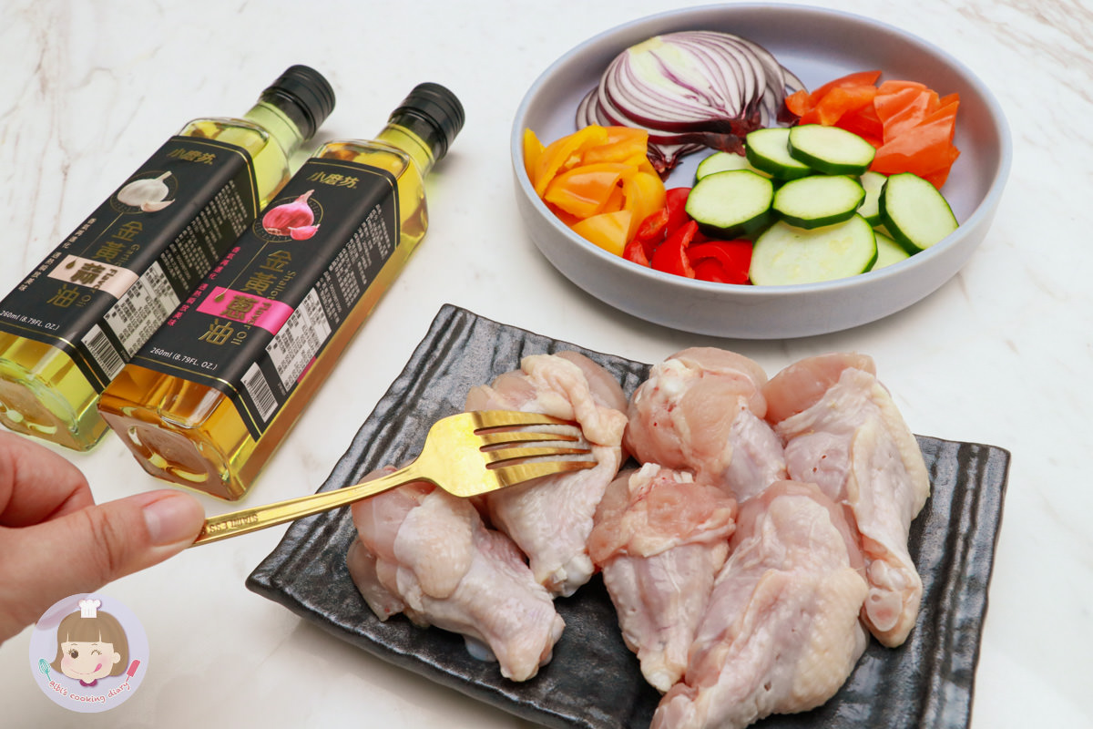烤箱料理》蔥油香料烤雞腿食譜|中西融合的搭配清爽又好吃! - 第3張圖 烤箱料理》蔥油香料烤雞腿食譜|中西融合的搭配清爽又好吃!