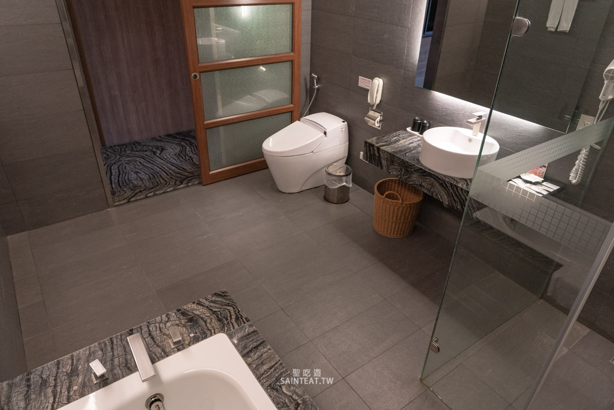 御品王朝旅店》雲林住宿|應該算是乾淨的汽車旅館,飯店很漂亮,房間超大!但早餐蠻弱的。 - 第23張圖 御品王朝旅店》雲林住宿|應該算是乾淨的汽車旅館,飯店很漂亮,房間超大!但早餐蠻弱的。