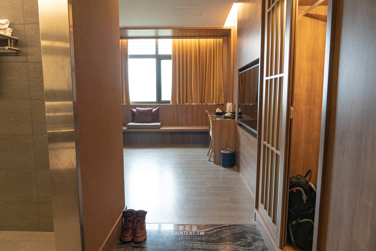 御品王朝旅店》雲林住宿|應該算是乾淨的汽車旅館,飯店很漂亮,房間超大!但早餐蠻弱的。 - 第5張圖 御品王朝旅店》雲林住宿|應該算是乾淨的汽車旅館,飯店很漂亮,房間超大!但早餐蠻弱的。