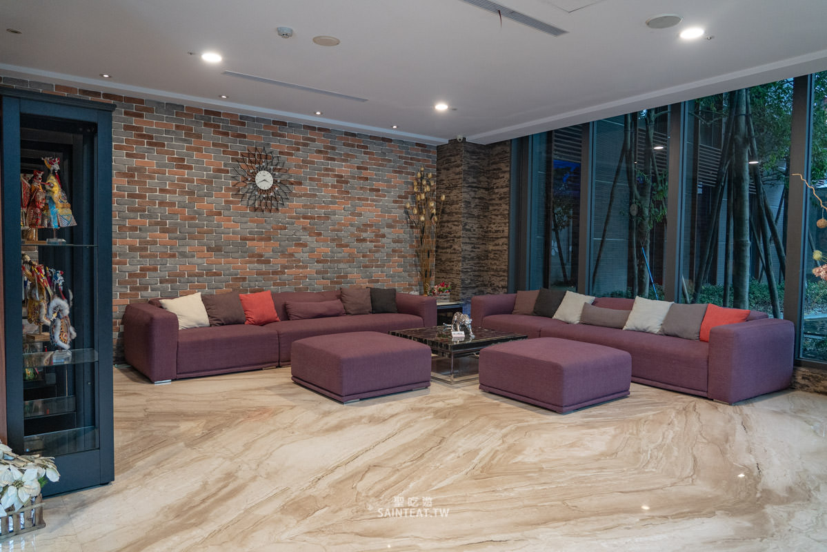 御品王朝旅店》雲林住宿｜應該算是乾淨的汽車旅館，飯店很漂亮，房間超大！但早餐蠻弱的。