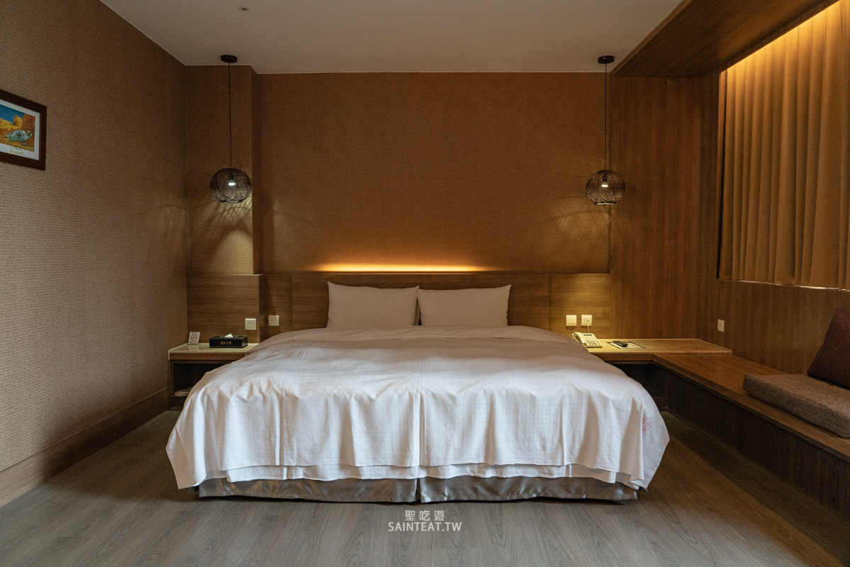 御品王朝旅店》雲林住宿｜應該算是乾淨的汽車旅館，飯店很漂亮，房間超大！但早餐蠻弱的。