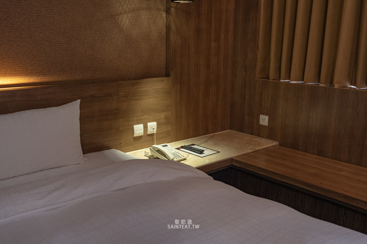 御品王朝旅店》雲林住宿｜應該算是乾淨的汽車旅館，飯店很漂亮，房間超大！但早餐蠻弱的。