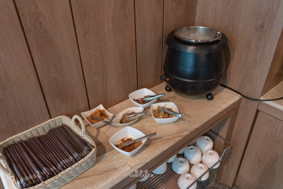 御品王朝旅店》雲林住宿｜應該算是乾淨的汽車旅館，飯店很漂亮，房間超大！但早餐蠻弱的。