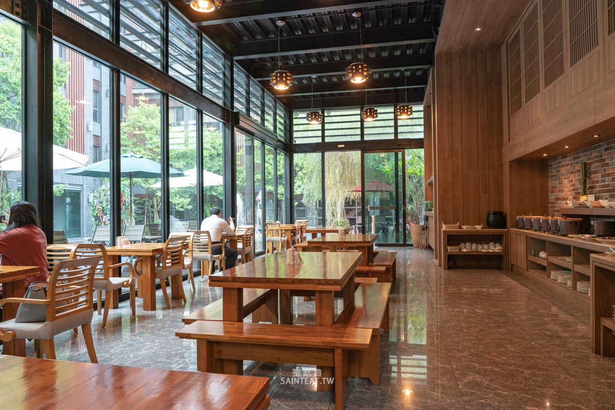 御品王朝旅店》雲林住宿|應該算是乾淨的汽車旅館,飯店很漂亮,房間超大!但早餐蠻弱的。 - 第41張圖 御品王朝旅店》雲林住宿|應該算是乾淨的汽車旅館,飯店很漂亮,房間超大!但早餐蠻弱的。