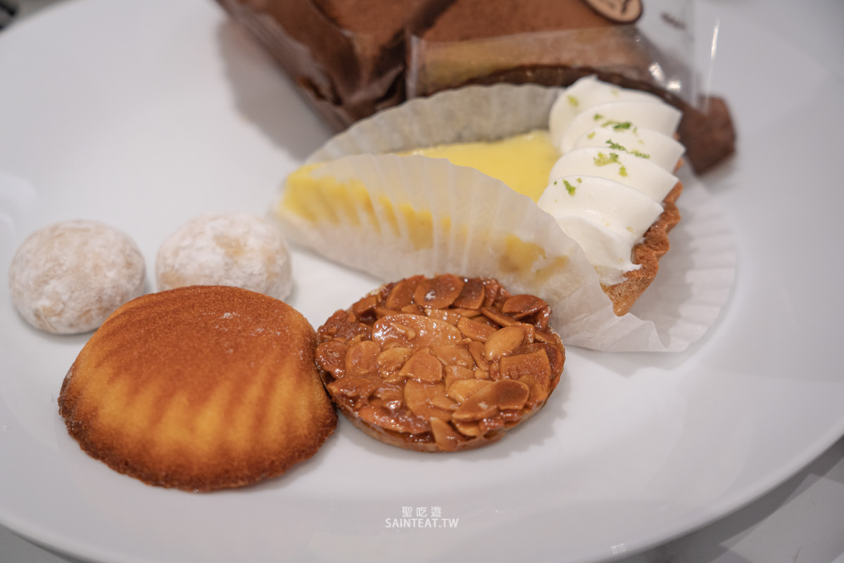 台北甜點吃到飽》徹斯叔叔的咖啡廳｜90分鐘爽吃甜點拉麵蛋包飯，一定可以吃回本，但我覺得不用特地來吃啦……。