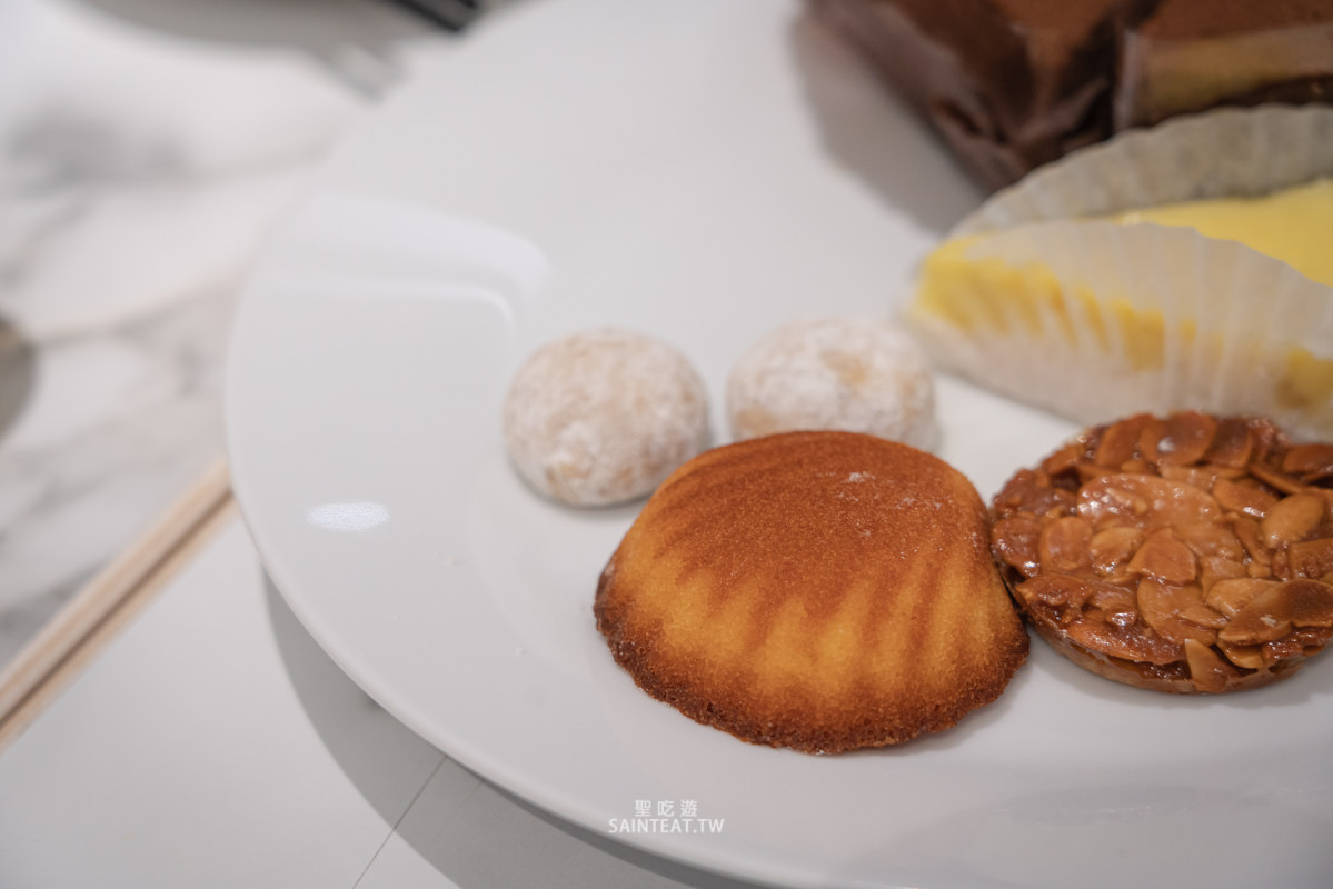 台北甜點吃到飽》徹斯叔叔的咖啡廳｜90分鐘爽吃甜點拉麵蛋包飯，一定可以吃回本，但我覺得不用特地來吃啦……。