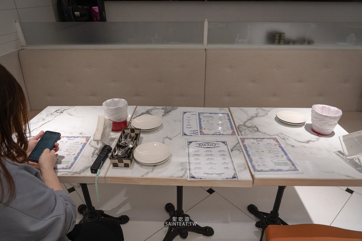 台北甜點吃到飽》徹斯叔叔的咖啡廳｜90分鐘爽吃甜點拉麵蛋包飯，一定可以吃回本，但我覺得不用特地來吃啦……。