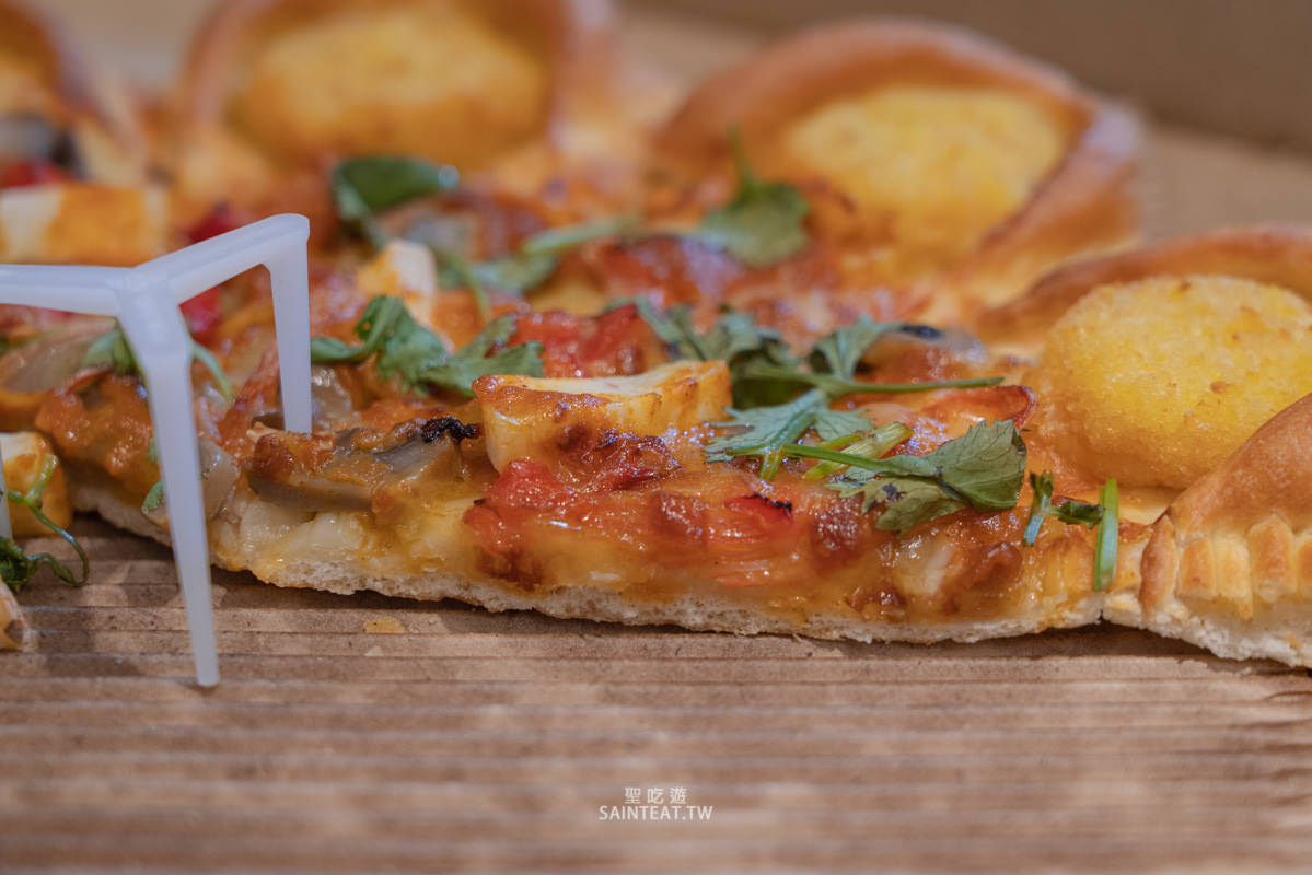 2021必勝客新口味》冬蔭功蝦餅比薩值得一吃，我還蠻喜歡的，但泰式酸甜唐揚雞真的爛！