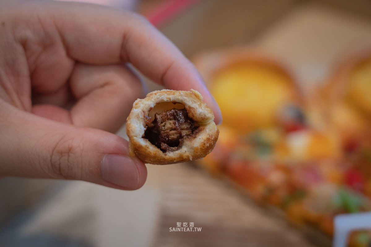 2021必勝客新口味》冬蔭功蝦餅比薩值得一吃，我還蠻喜歡的，但泰式酸甜唐揚雞真的爛！