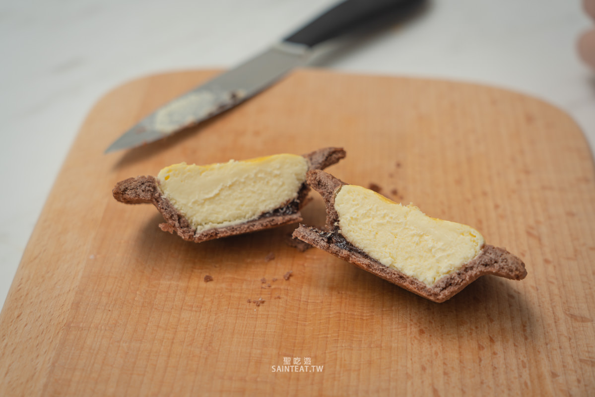 必勝客新口味》香菜皮蛋豬血糕披薩｜這三個元素每個我都愛，但融合成一個披薩就實在是，但就當作買一個歡樂吧？