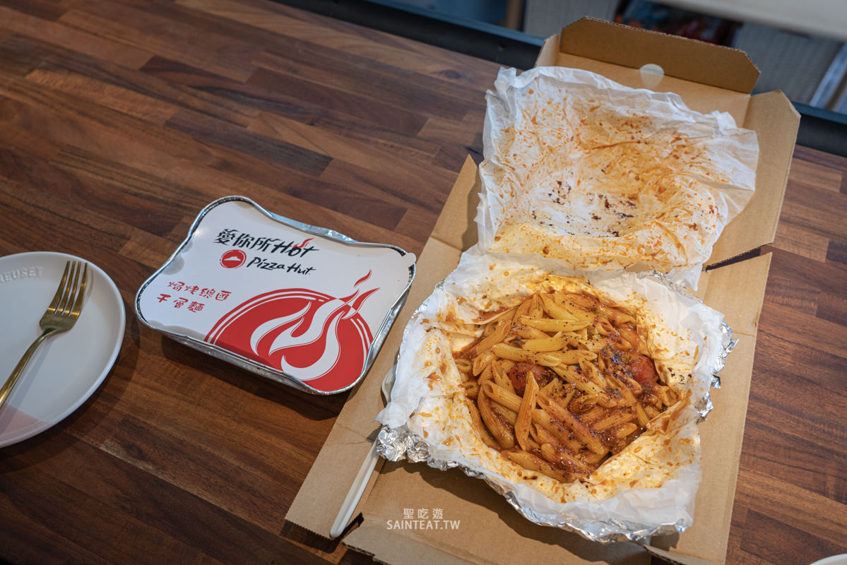 必勝客威士忌牛排干貝比薩+義大利麵》我覺得比較像是厚切鐵板牛柳披薩哈哈。必勝客義大利麵還不錯。