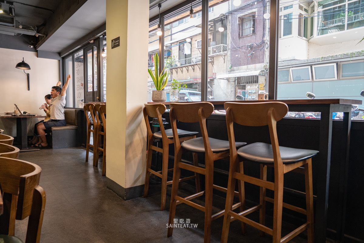 汐止早午餐》愛吃飯iRice Kaffe|平價還免服務費、有插座,座位舒適 - 第5張圖 汐止早午餐》愛吃飯iRice Kaffe|平價還免服務費、有插座,座位舒適