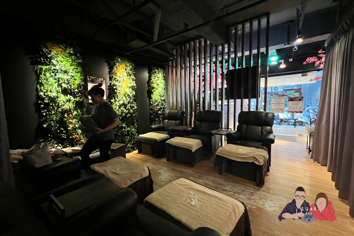 指舞小春秋汐止店》環境跟技術都不錯，而且用優惠按摩券居然可以指定師傅！