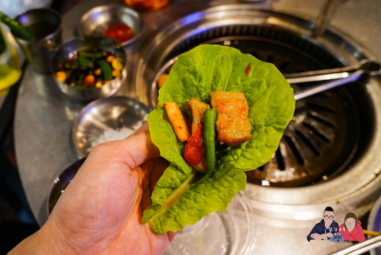 新村站著吃烤肉》來自首爾的超人氣韓式鐵桶燒肉,根本是超嗨的韓國酒場! - 第21張圖 新村站著吃 (25)