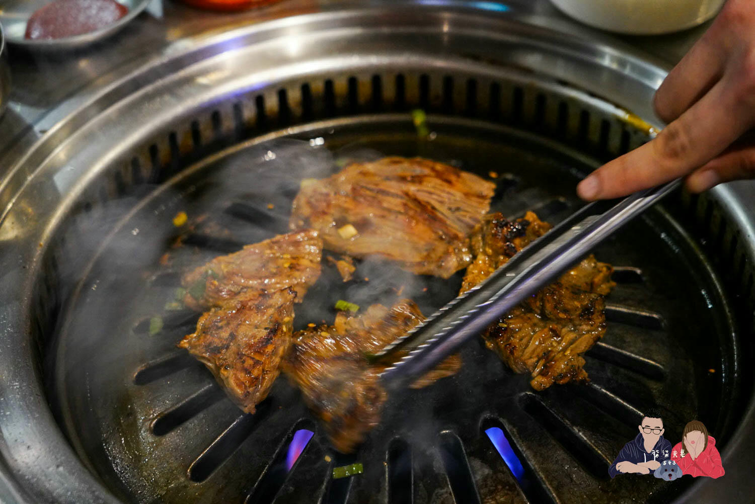 新村站著吃烤肉》來自首爾的超人氣韓式鐵桶燒肉,根本是超嗨的韓國酒場! - 第12張圖 新村站著吃 (4)