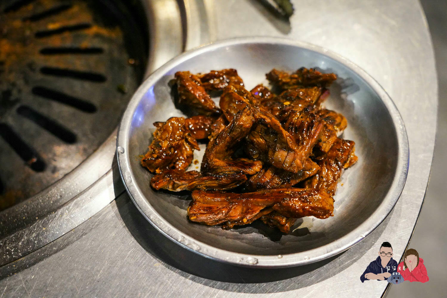 新村站著吃烤肉》來自首爾的超人氣韓式鐵桶燒肉,根本是超嗨的韓國酒場! - 第14張圖 新村站著吃 (9)